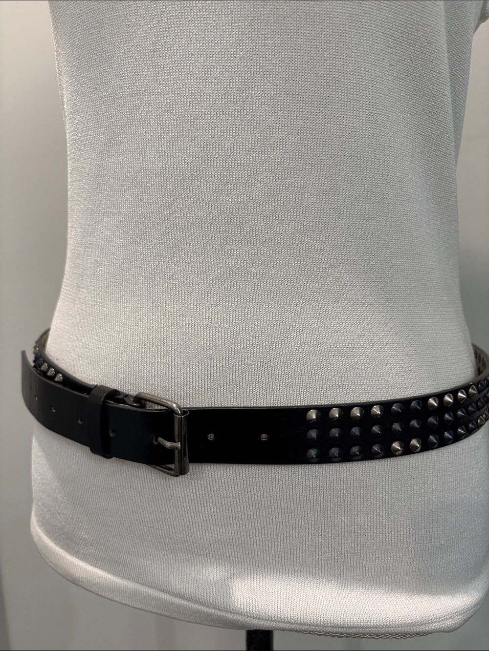 Black Leather Studded Belt Silver Buckle Punk Grunge 44" - Picture 3 of 15